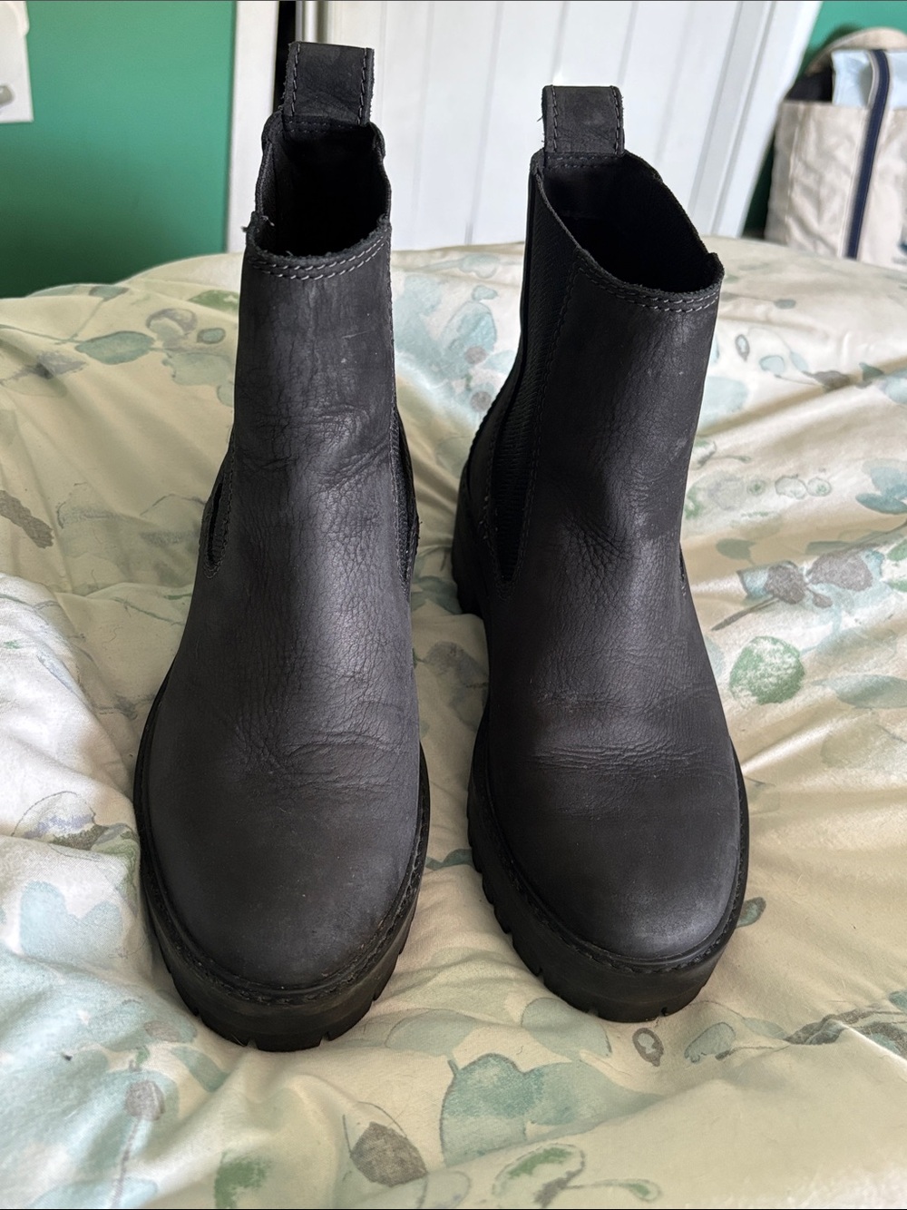 Women’s Black Timberland Boots - size 6